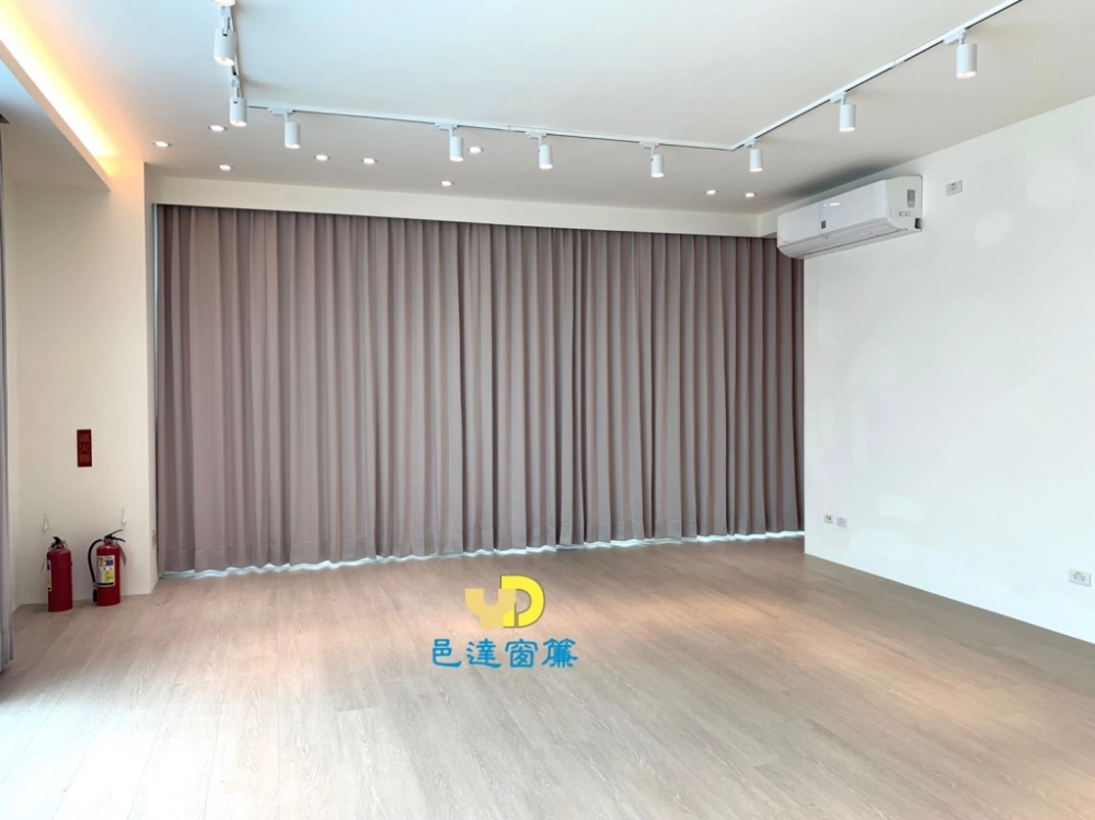 商業空間-包包直播間-窗簾裝潢