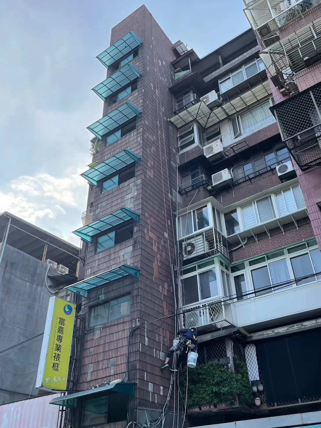 台北信義｜外牆防水磁磚修繕