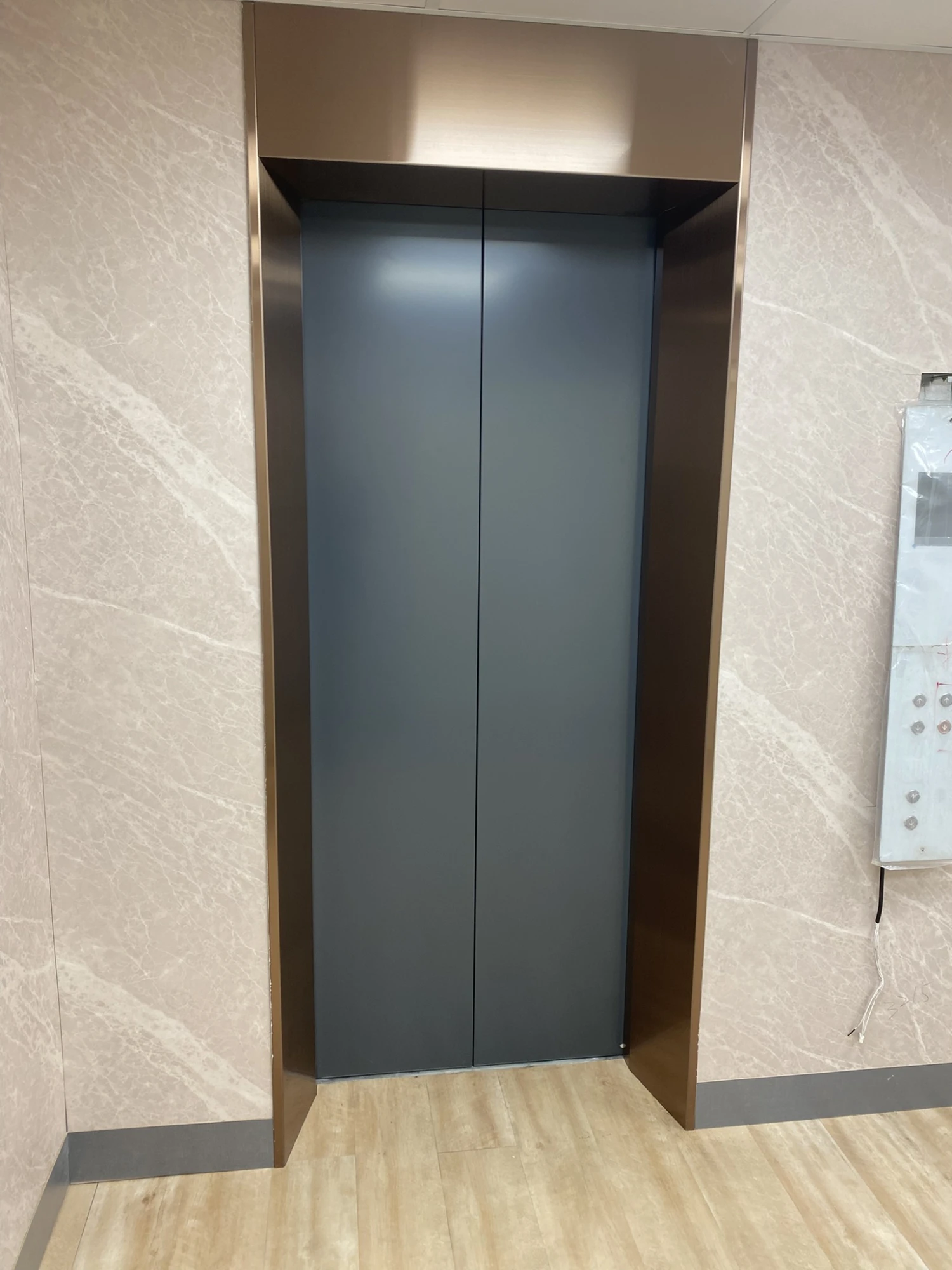 商業空間客製鐵件(鍍鈦,不銹鋼,烤漆,鏡面)