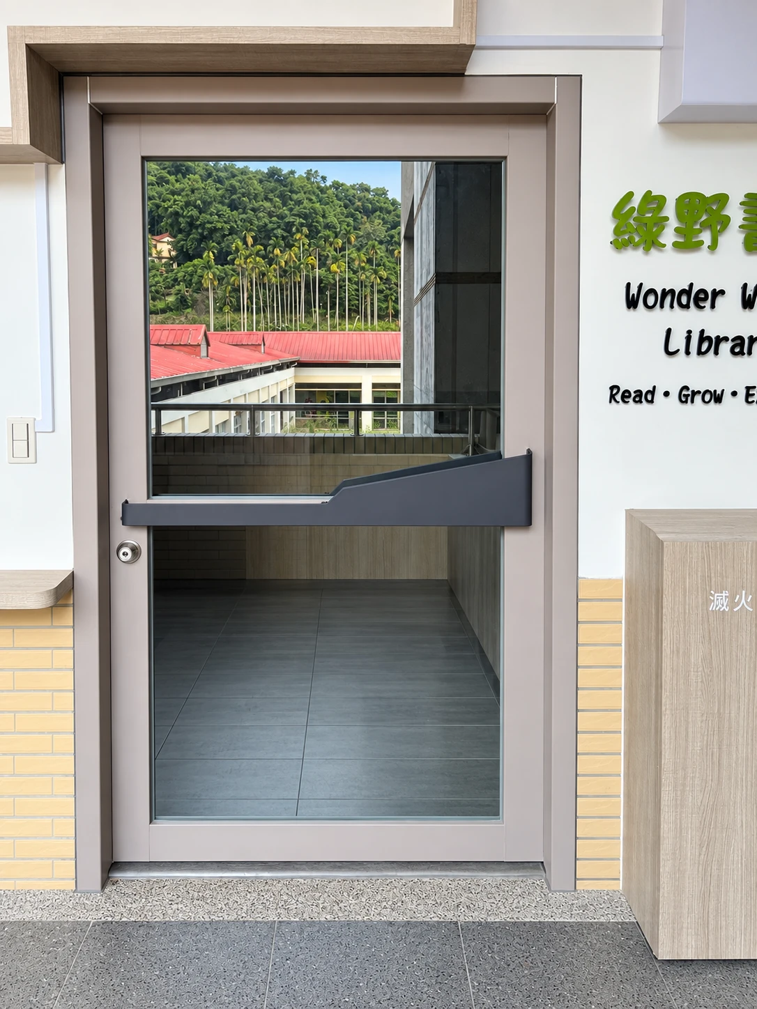 商業空間客製鐵件(鍍鈦,不銹鋼,烤漆,鏡面)