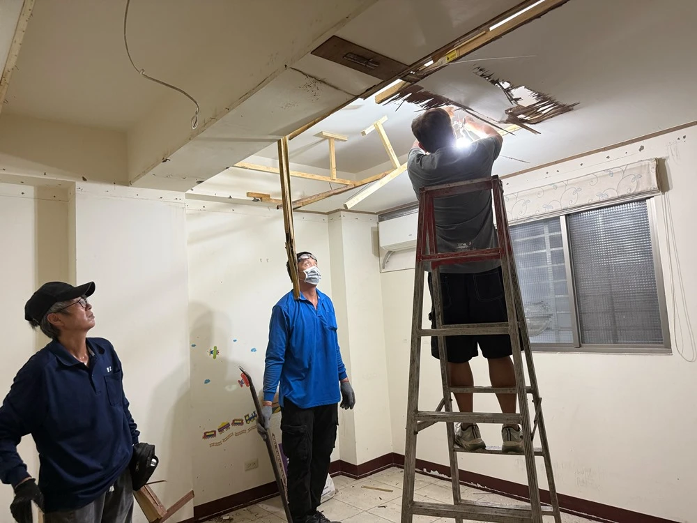 透天房間室內天花板、木地板拆除施工前、中、後