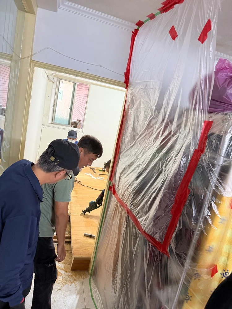 大樓住宅房間木地板.系統櫃拆除施工前、中、後