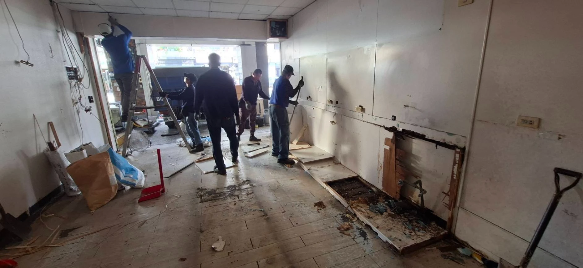 店面局部裝潢拆除、塑膠地板剔除施工前、中、後