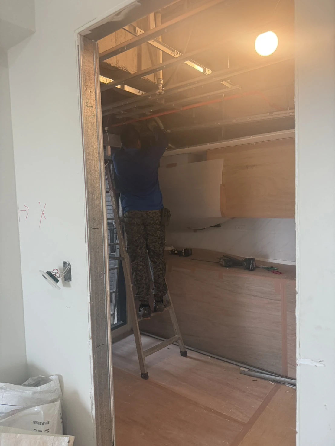 新建大樓局部輕隔牆拆除