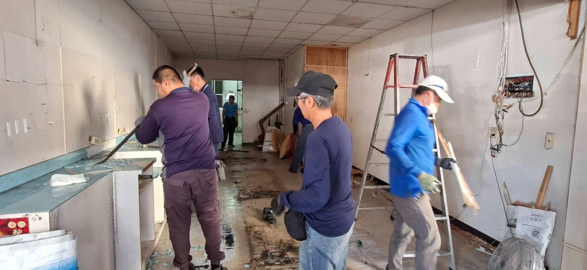 店面局部裝潢拆除、塑膠地板剔除施工前、中、後