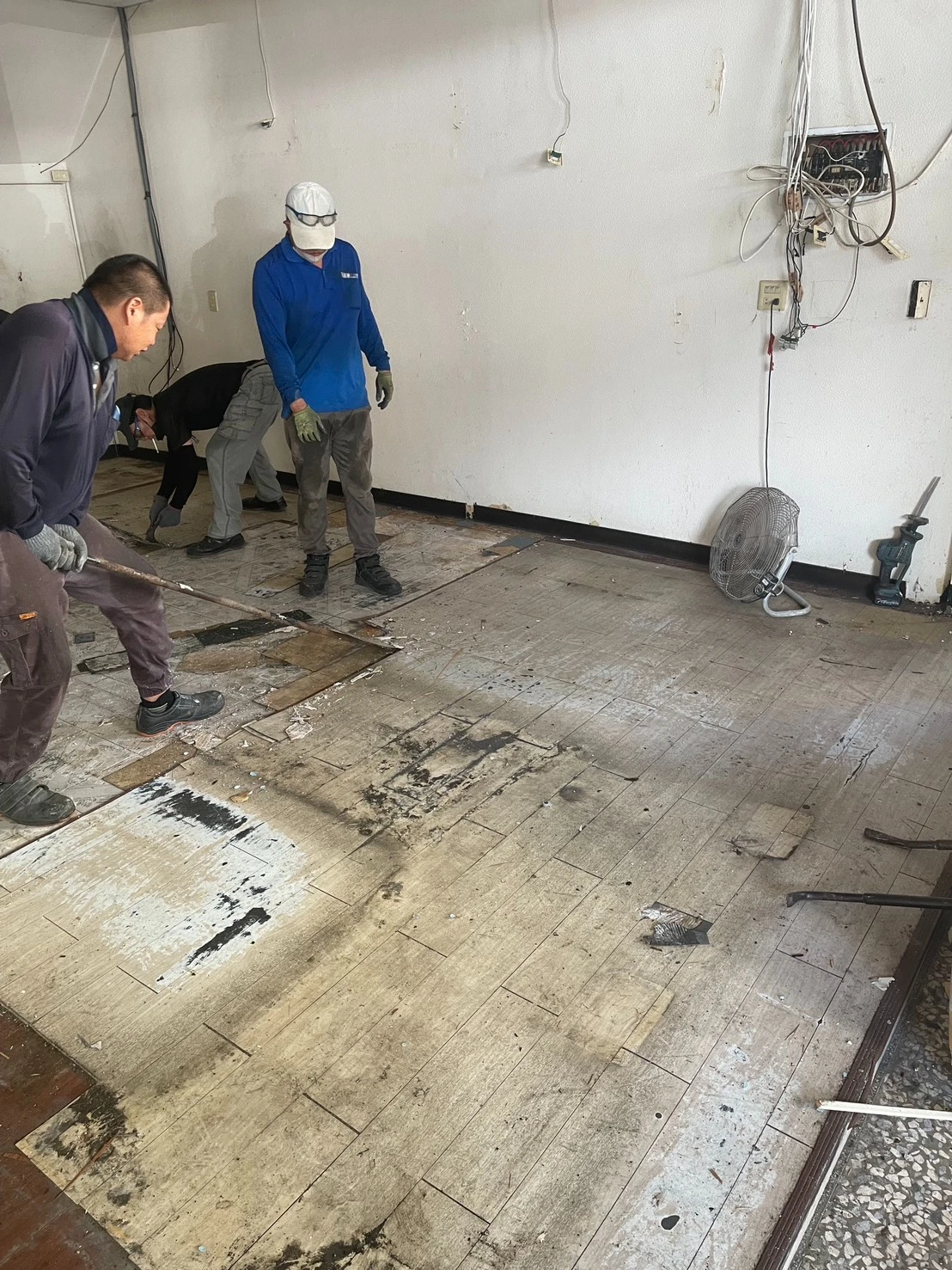 店面局部裝潢拆除、塑膠地板剔除施工前、中、後
