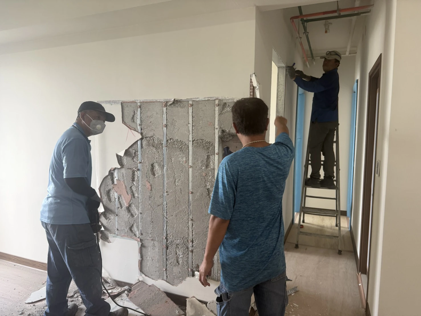新建大樓局部輕隔牆拆除