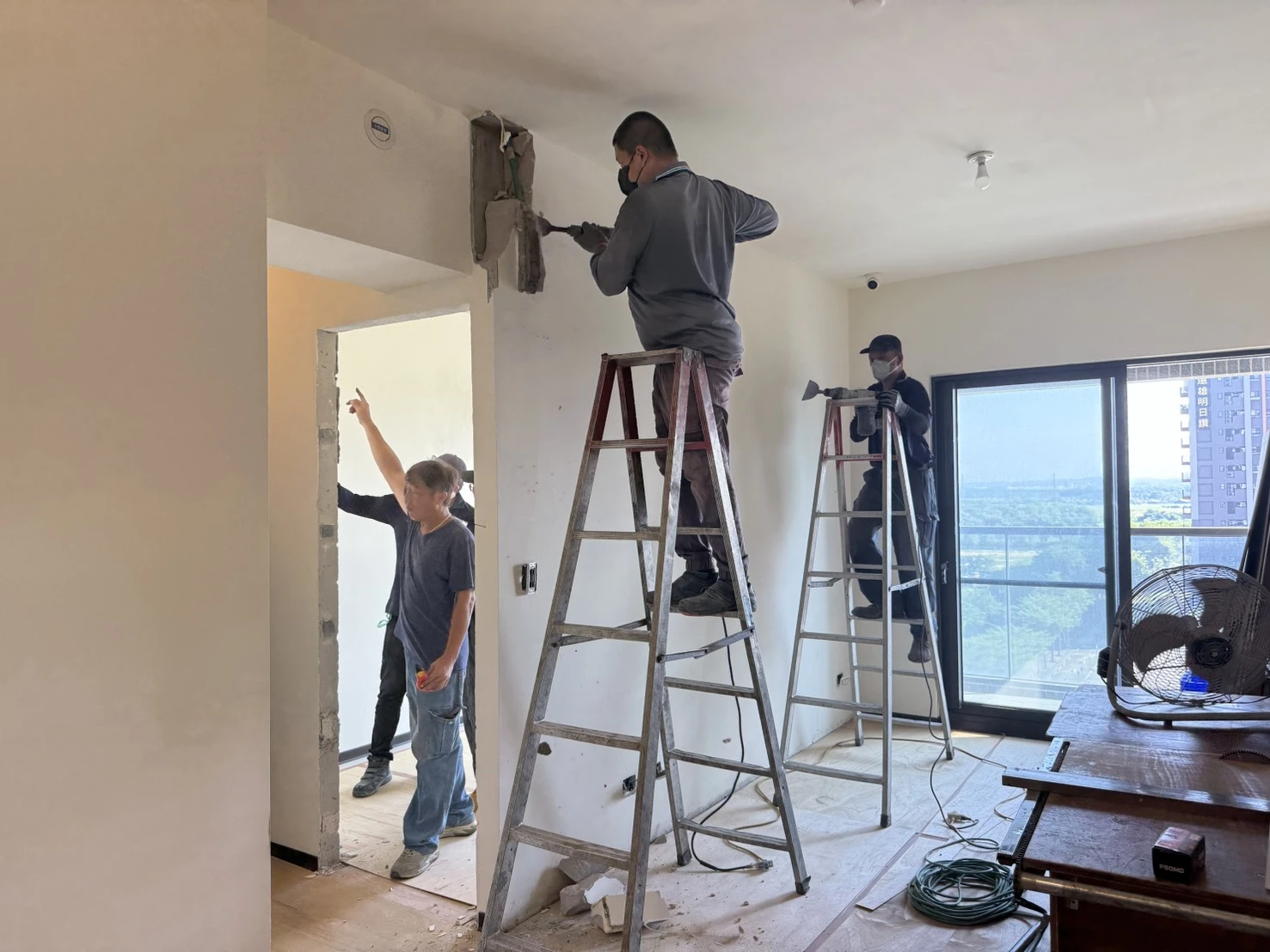 新建大樓局部輕隔牆拆除施工前、中、後
