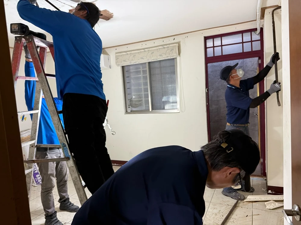 透天房間室內天花板、木地板拆除施工前、中、後