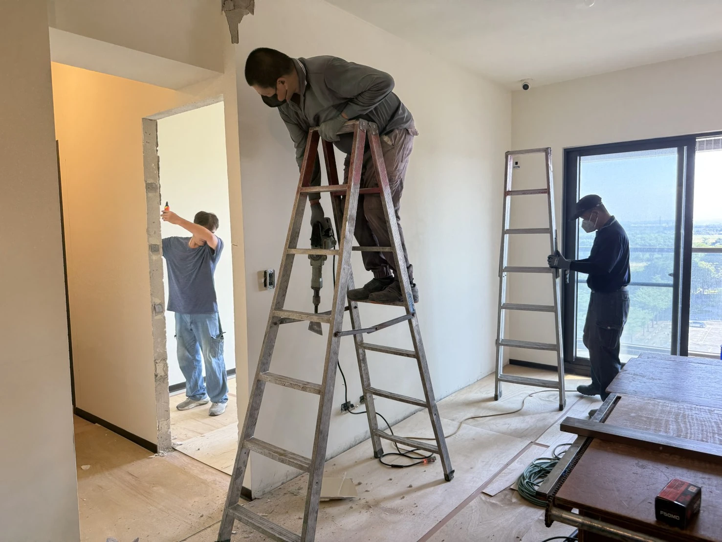 新建大樓局部輕隔牆拆除施工前、中、後