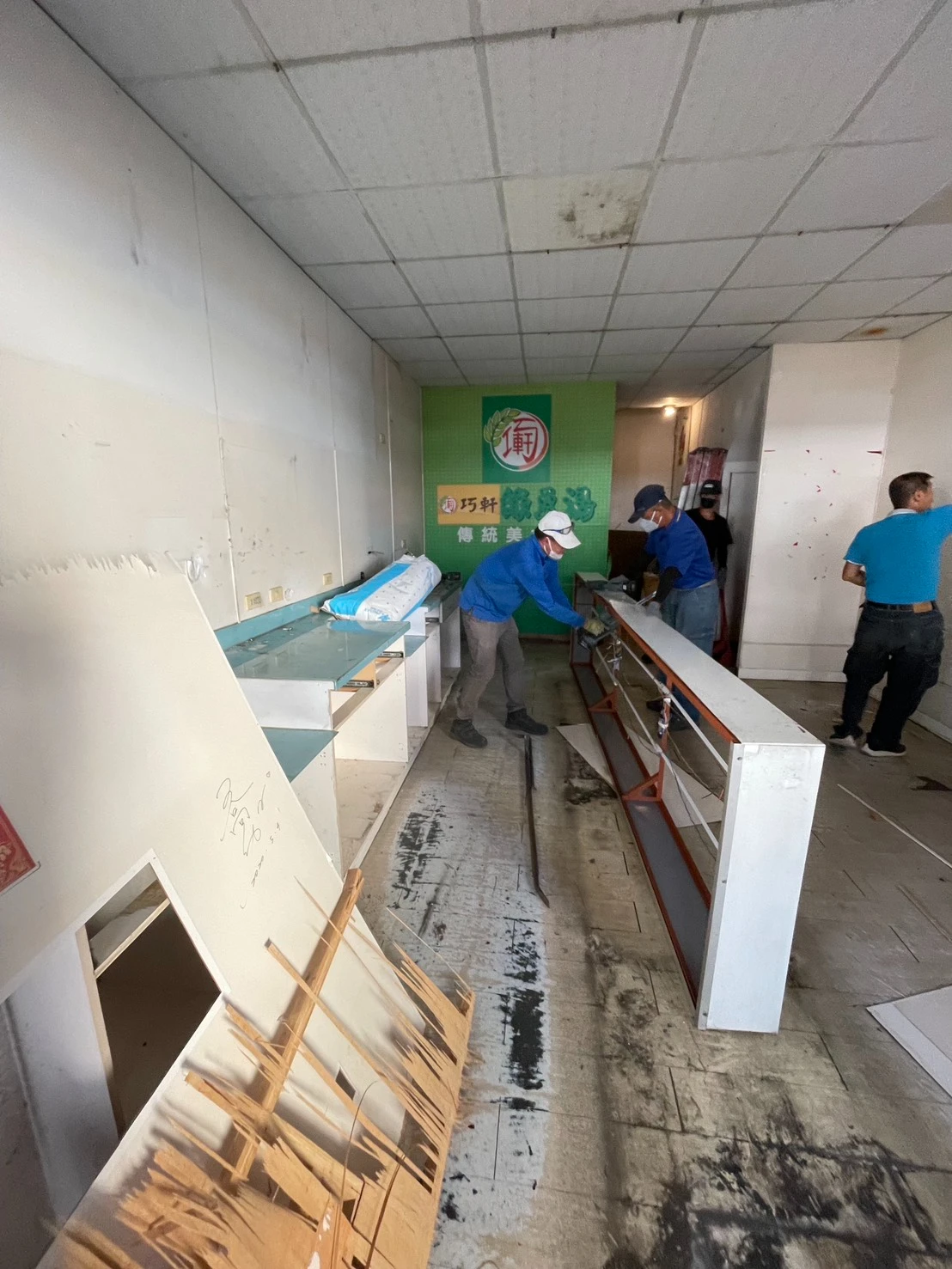 店面局部裝潢拆除、塑膠地板剔除施工前、中、後