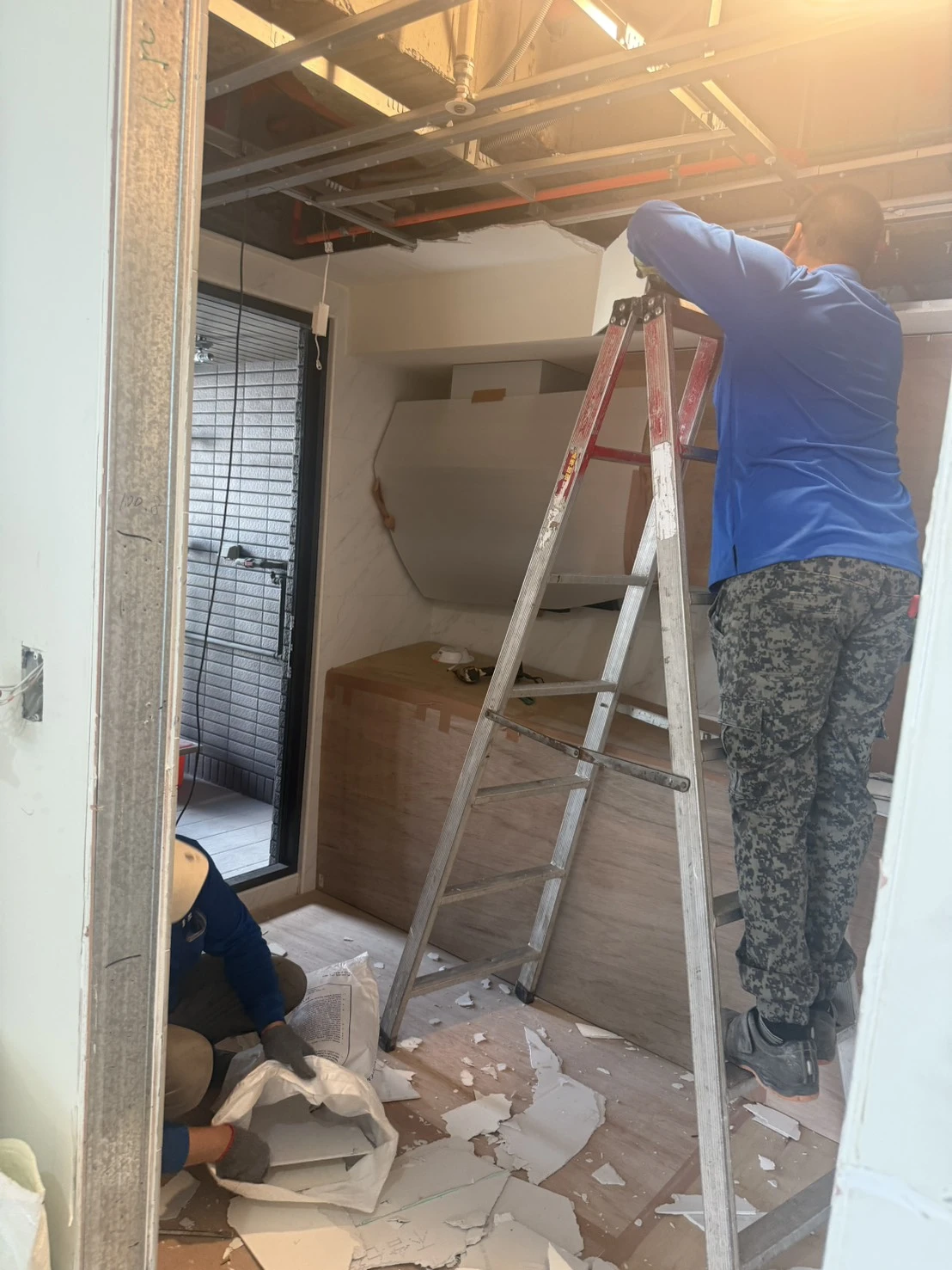 新建大樓局部輕隔牆拆除