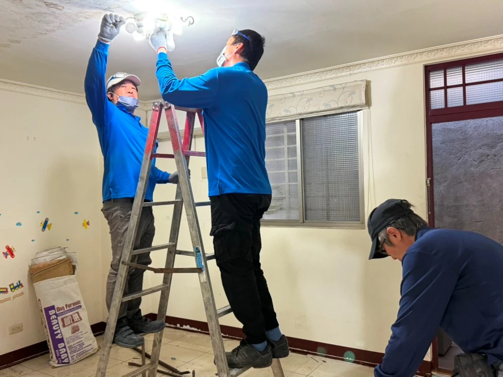 透天房間室內天花板、木地板拆除施工前、中、後