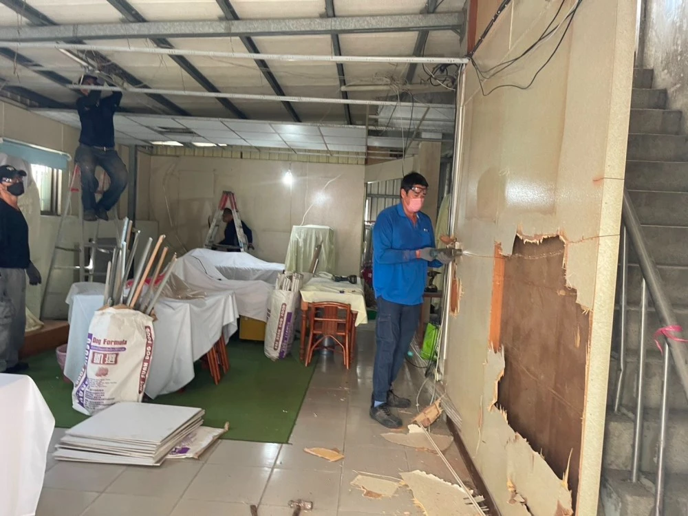 旅舍局部天花板.裝潢.吧台拆除施工前、中、後