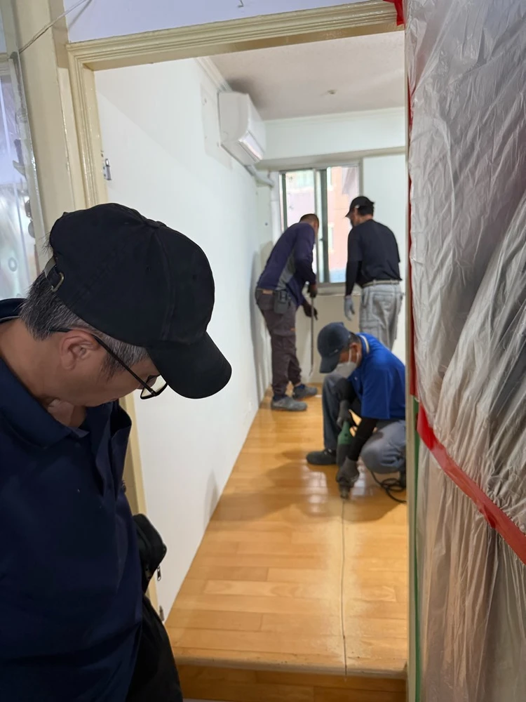大樓住宅房間木地板.系統櫃拆除施工前、中、後
