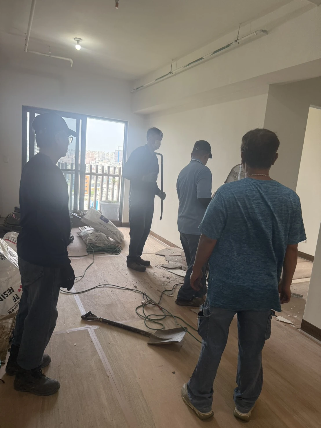 新建大樓局部輕隔牆拆除