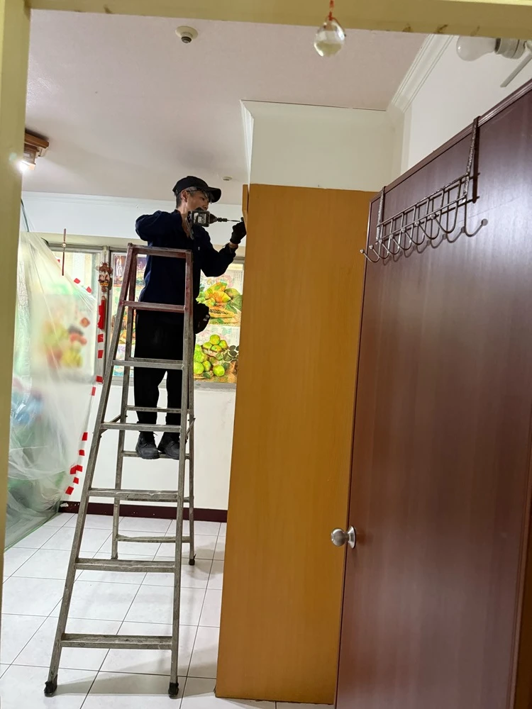 大樓住宅房間木地板.系統櫃拆除施工前、中、後
