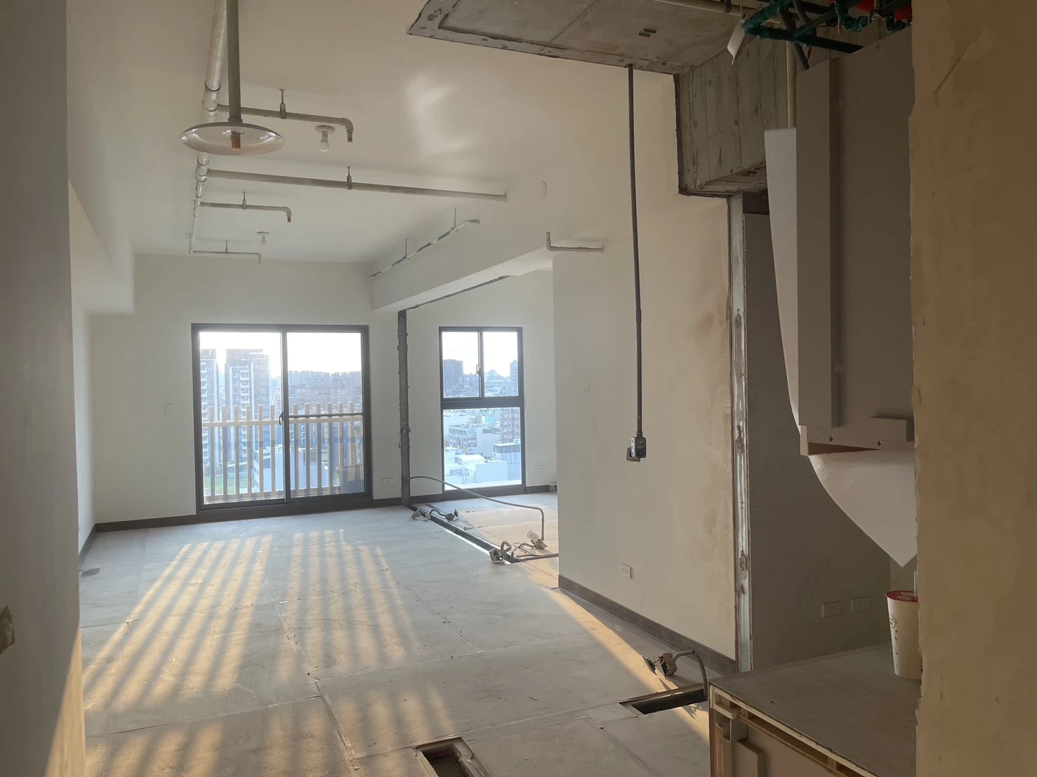 新建大樓局部輕隔牆拆除