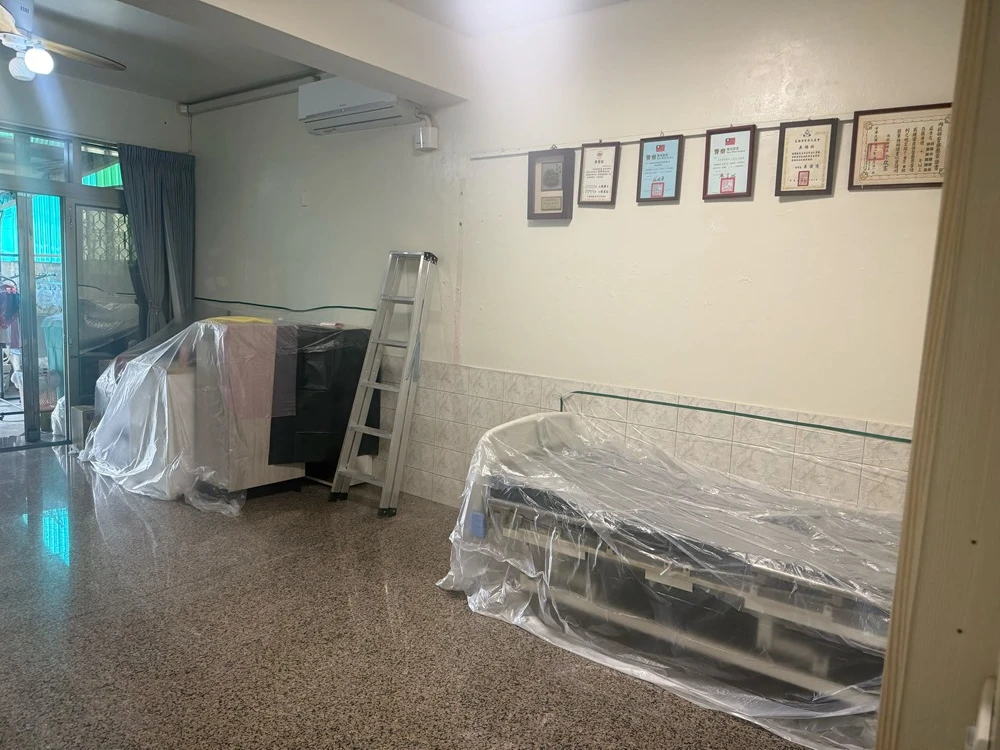 住宅局部牆面、天花板拆除施工前、中、後
