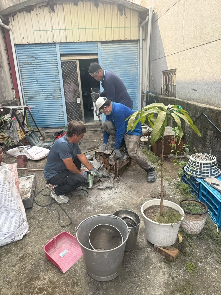 住宅局部牆面、天花板拆除施工前、中、後