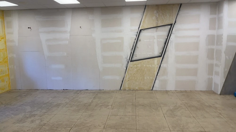 店面局部木作裝潢.木地板拆除、廁所打除見底、廣告紙剔除施工前、中、後