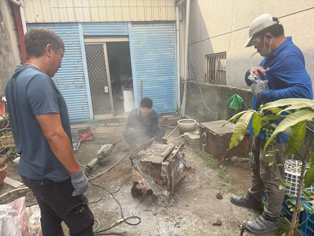 住宅局部牆面、天花板拆除施工前、中、後