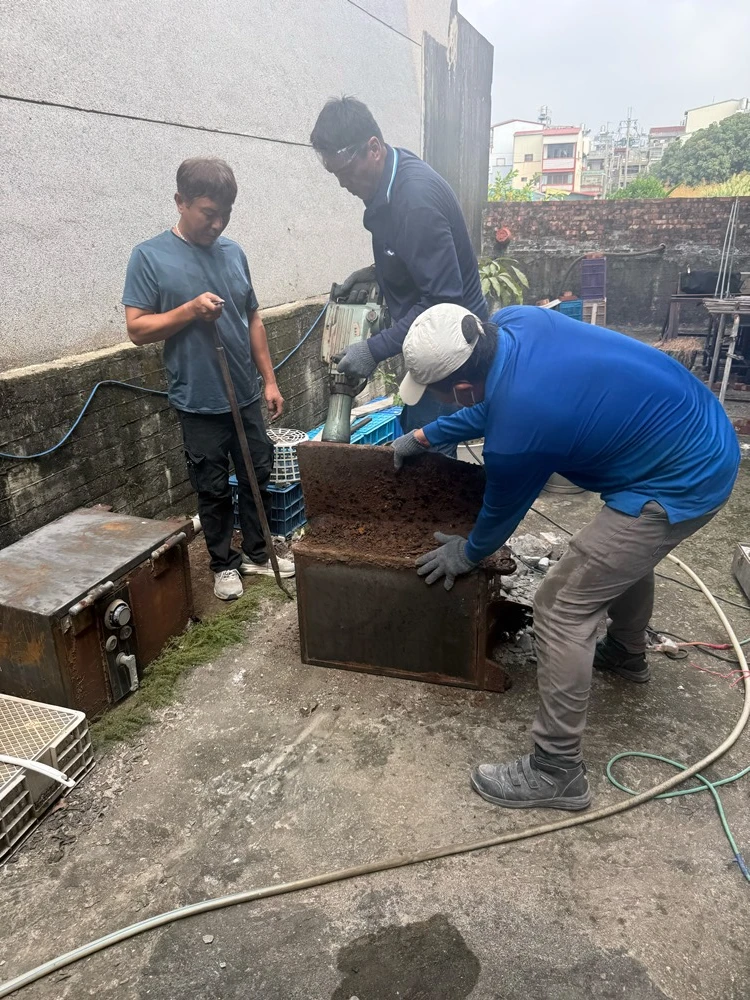 住宅局部牆面、天花板拆除施工前、中、後