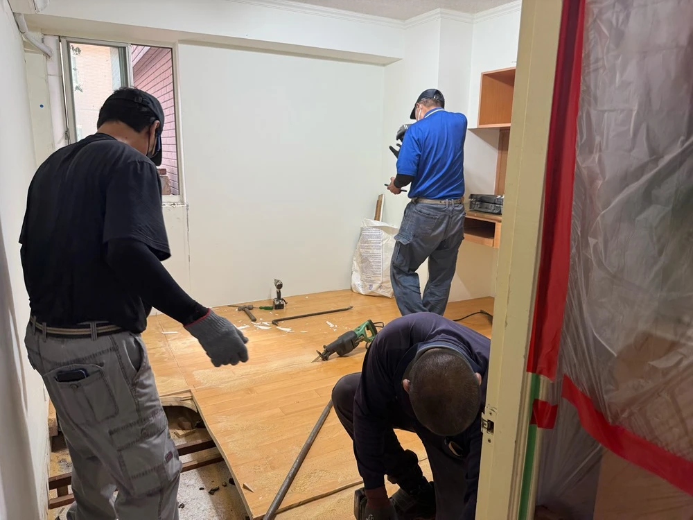 大樓住宅房間木地板.系統櫃拆除施工前、中、後