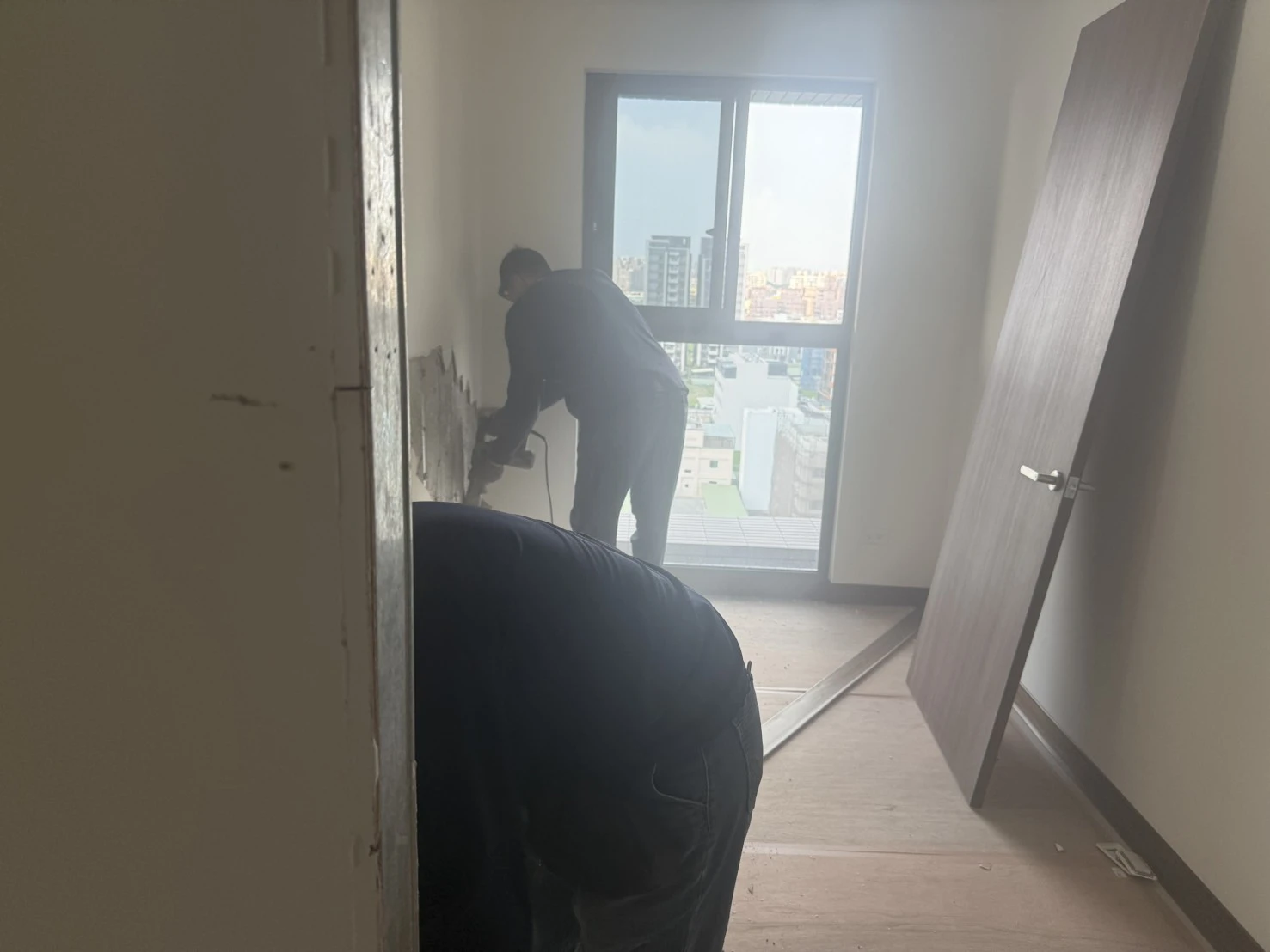 新建大樓局部輕隔牆拆除