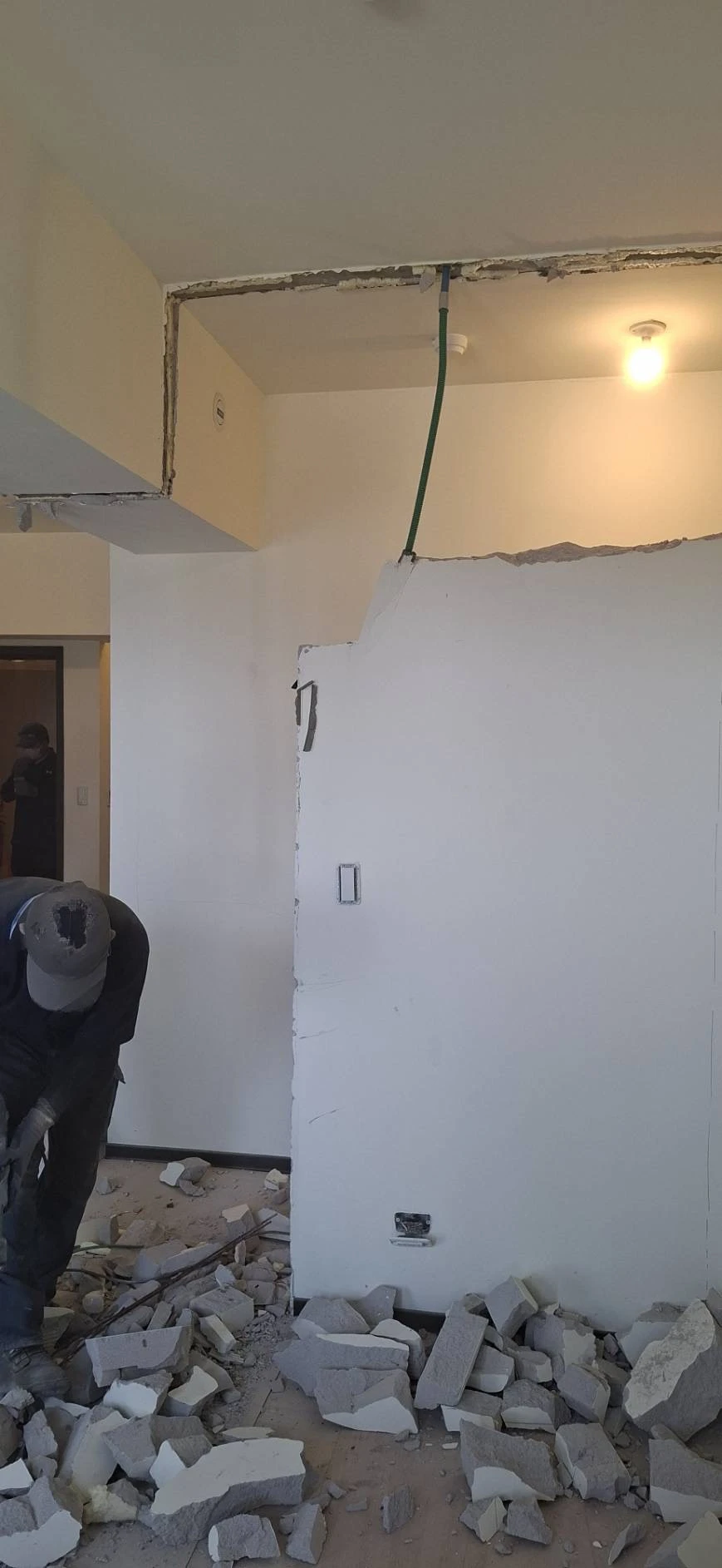 新建大樓局部輕隔牆拆除施工前、中、後