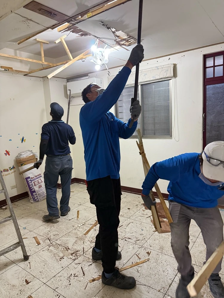 透天房間室內天花板、木地板拆除施工前、中、後