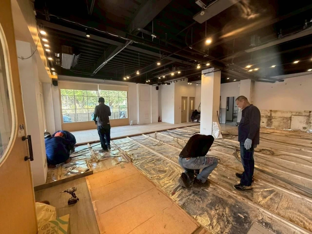 店面木地板拆除施工中施工後