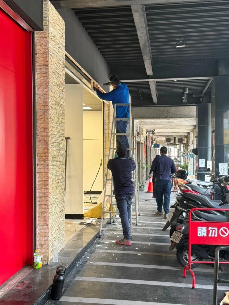 店面裝潢拆除、廁所打除、門開口施工前、中、後