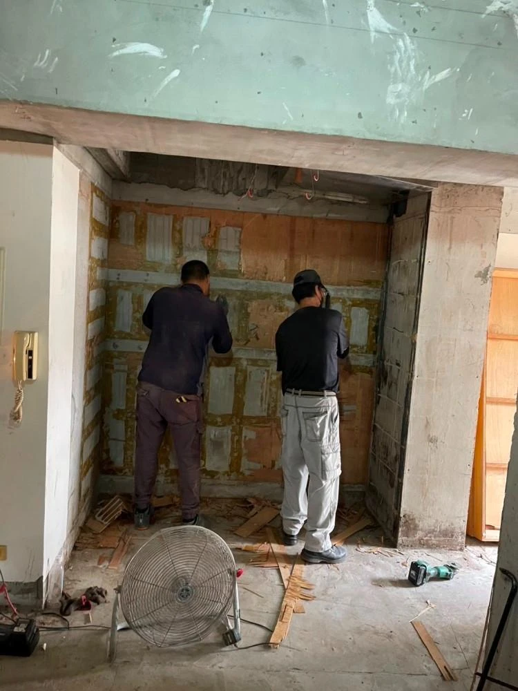 室內裝潢.天花板拆除、局部地磚、廁所打除施工前、中、後