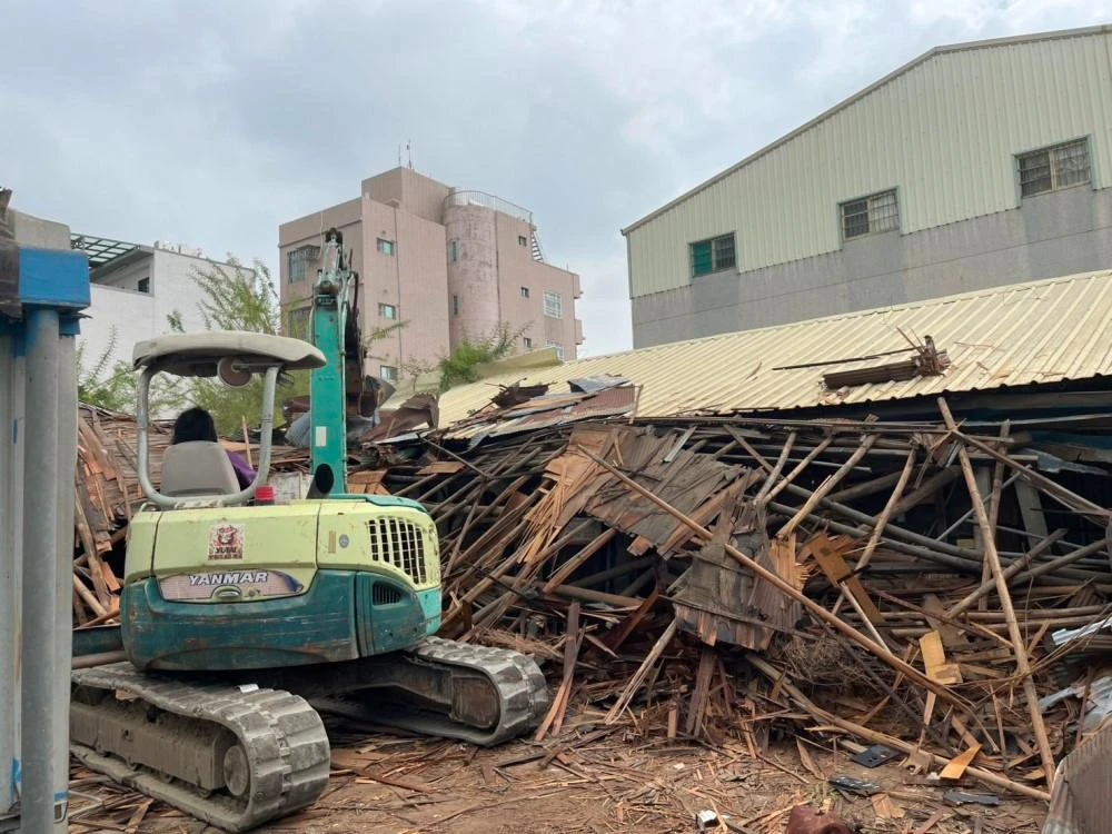 老屋拆除夷為平地施工前、中、後