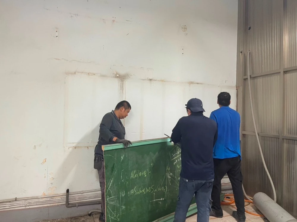學校校室局部木作裝潢拆除