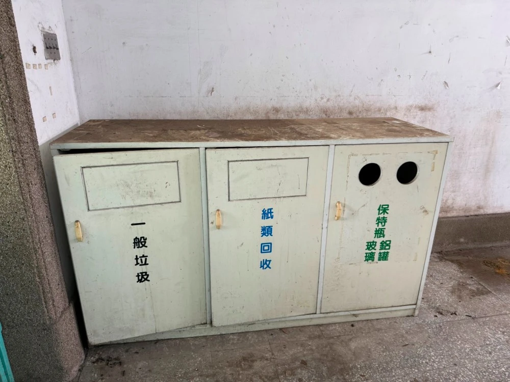 學校校室局部木作裝潢拆除