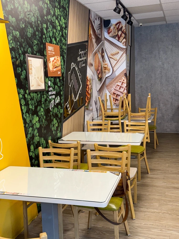 店面局部木作裝潢.木地板拆除、廁所打除見底、廣告紙剔除施工前、中、後