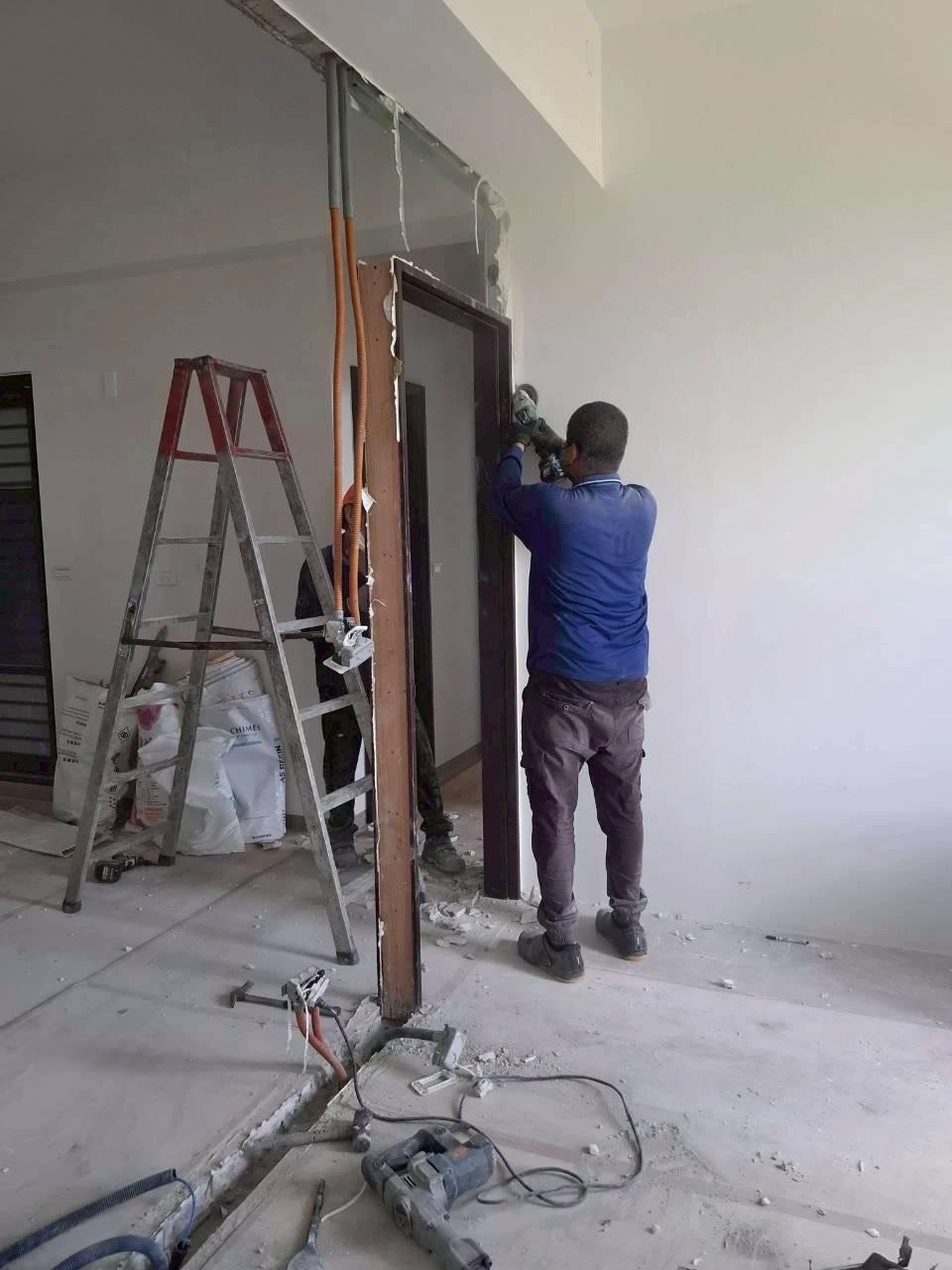 新建大樓局部輕隔牆拆除施工前、中、後