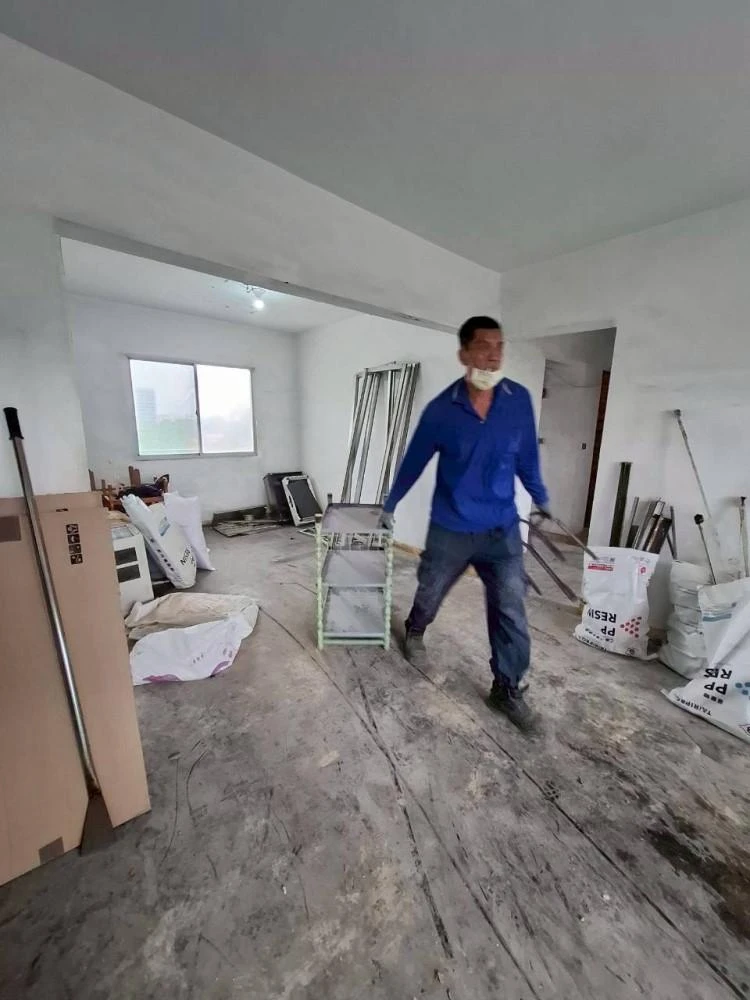 健行公寓室內塑膠地板拆除和廁所打除 局部地面打除和廚房磁磚剔除