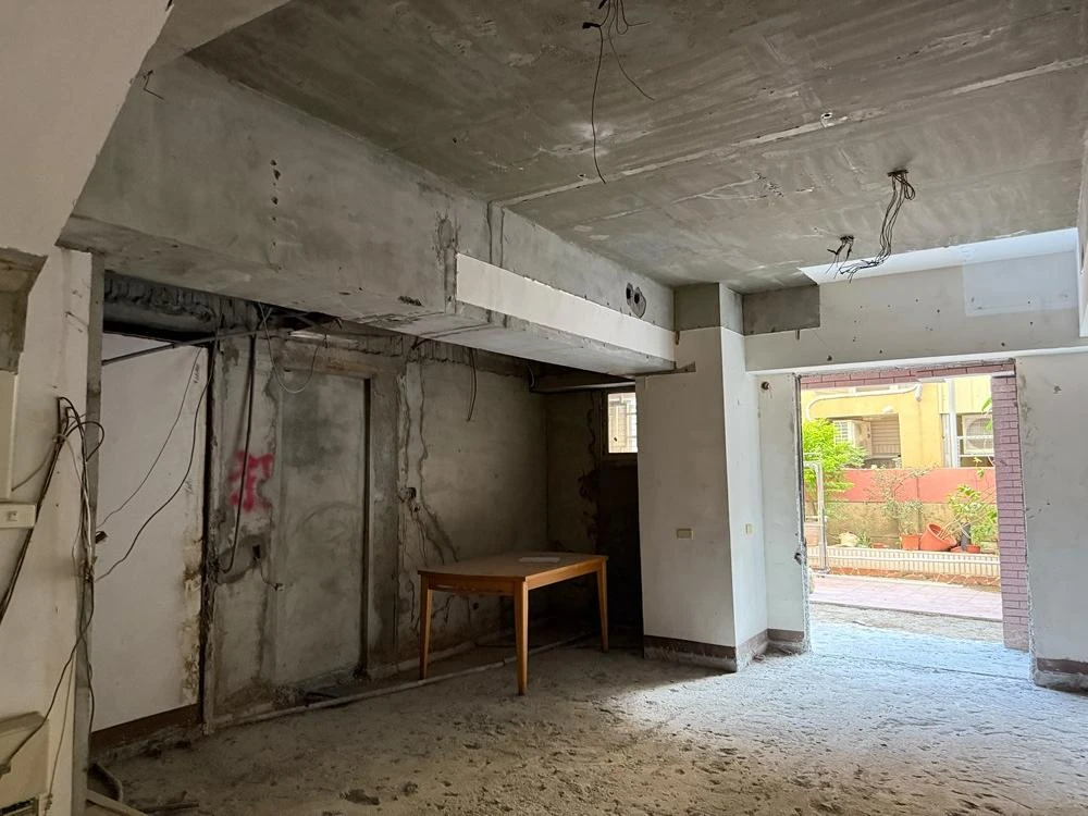 室內裝潢.天花板拆除、局部地磚、廁所打除施工前、中、後