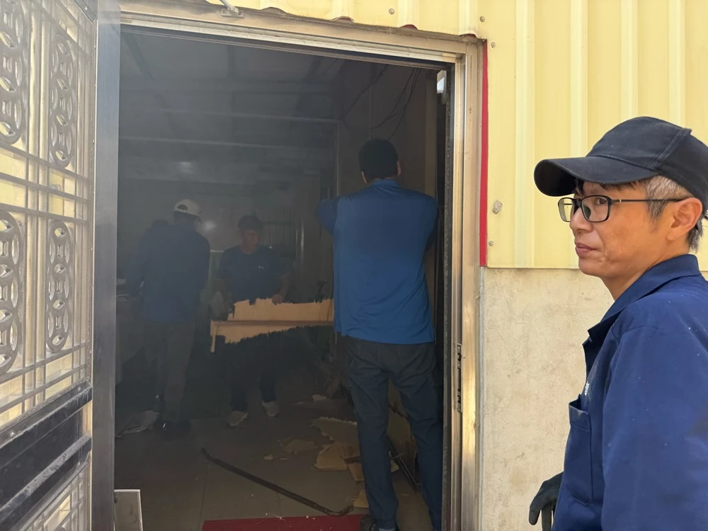 旅舍局部天花板.裝潢.吧台拆除施工前、中、後