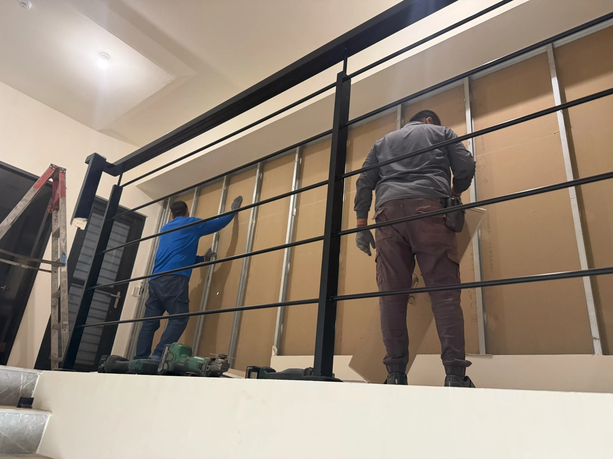店面局部牆面.樓梯扶手拆除、局部地面打除施工前、中、後