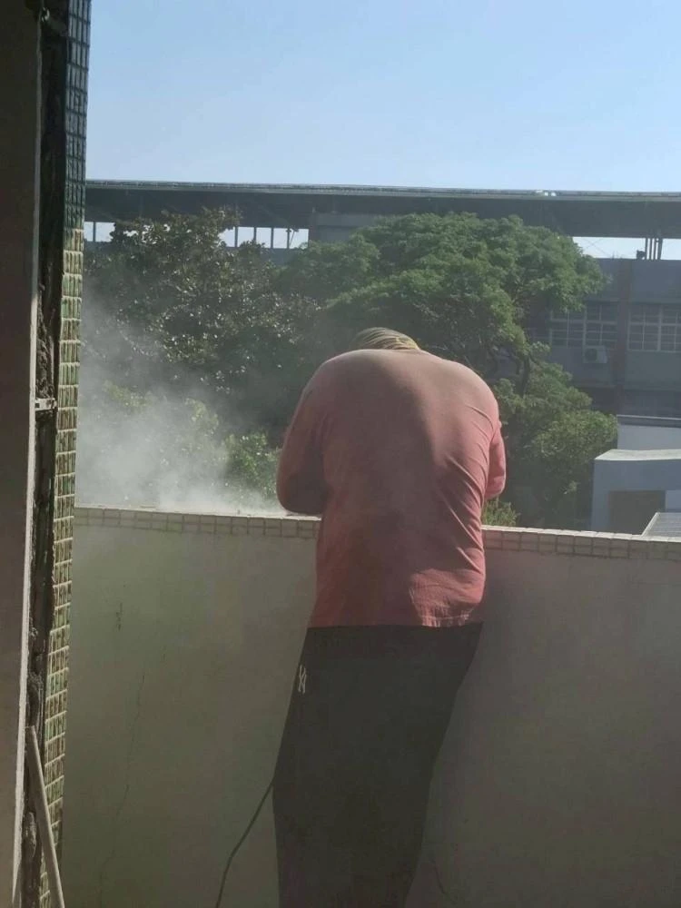 健行公寓室內塑膠地板拆除和廁所打除 局部地面打除和廚房磁磚剔除