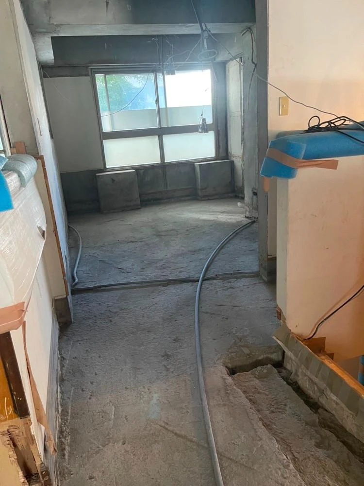 室內裝潢.天花板拆除、局部地磚、廁所打除施工前、中、後