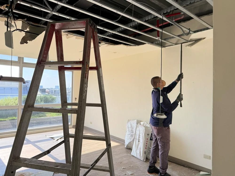 室內房間天花板拆除拆除前、中、後