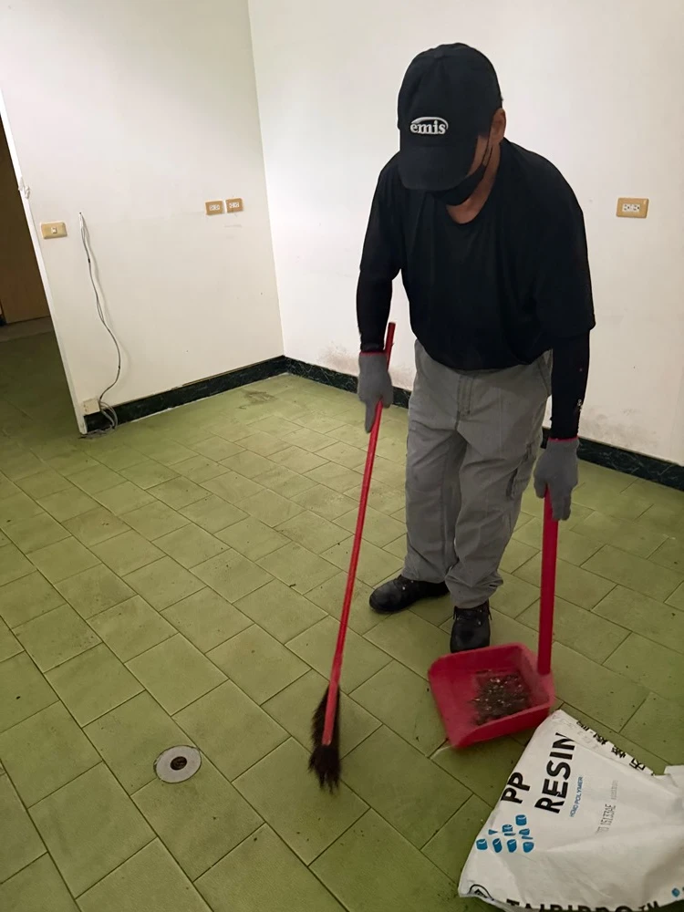 學校校室局部木作裝潢拆除