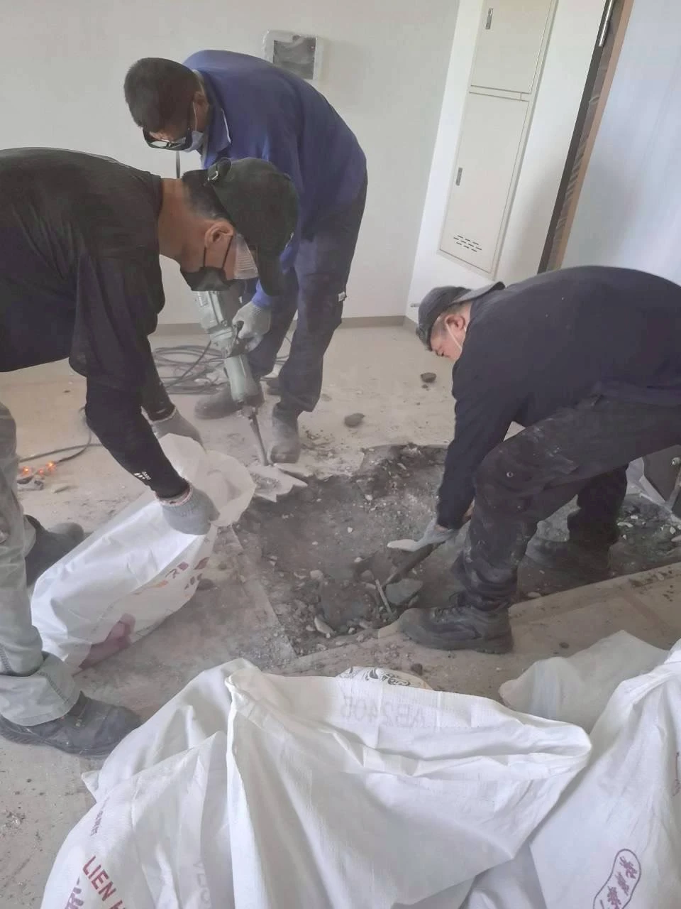 新建大樓局部輕隔牆拆除施工前、中、後