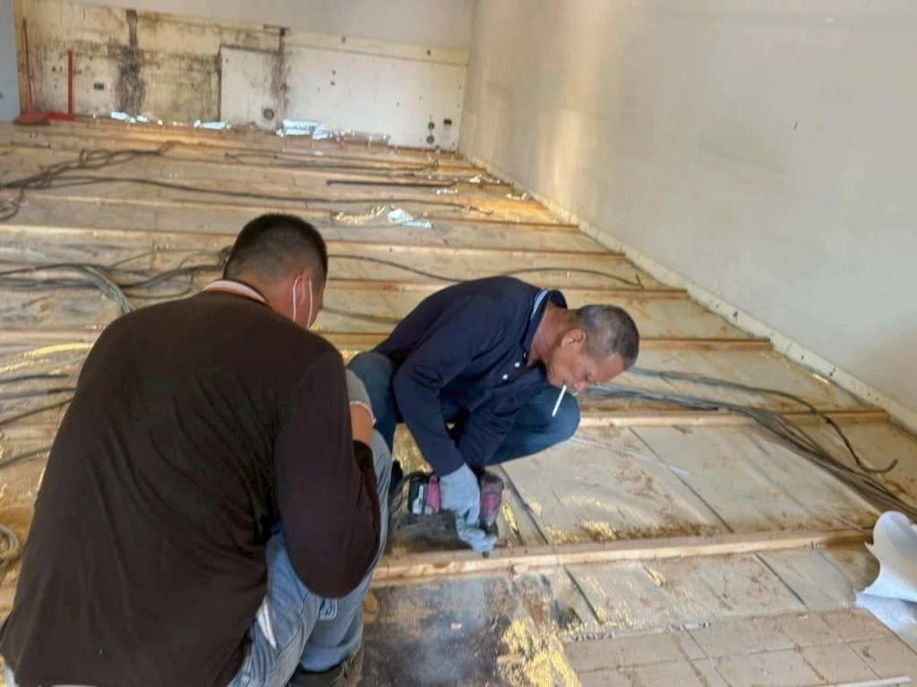 店面木地板拆除施工中施工後