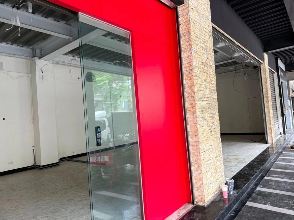店面裝潢拆除、廁所打除、門開口施工前、中、後